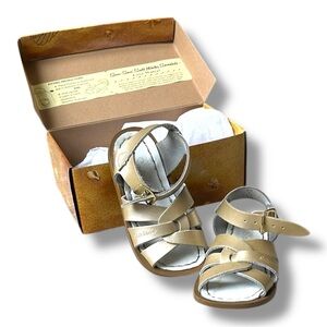 Metallic Gold Leather Saltwater Sandals by Hoy Dressy Toddler Girls' Size 6